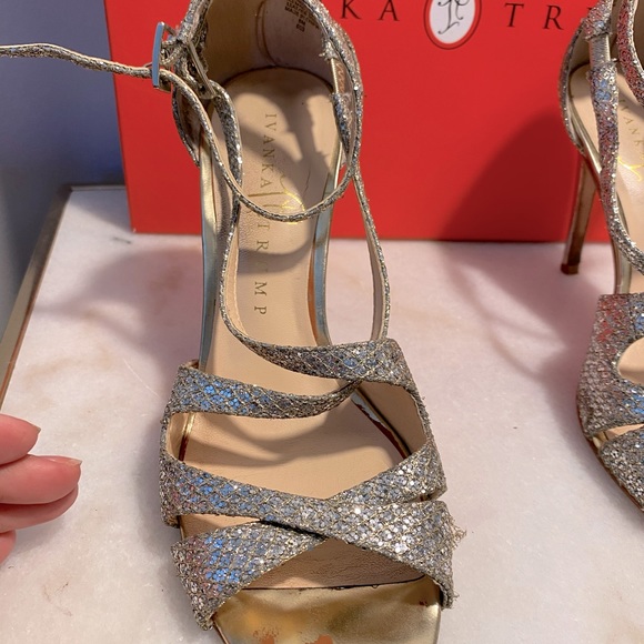 Gold Texture “Helice” Heel by Ivanka Trump - Size 6 - Picture 1 of 8